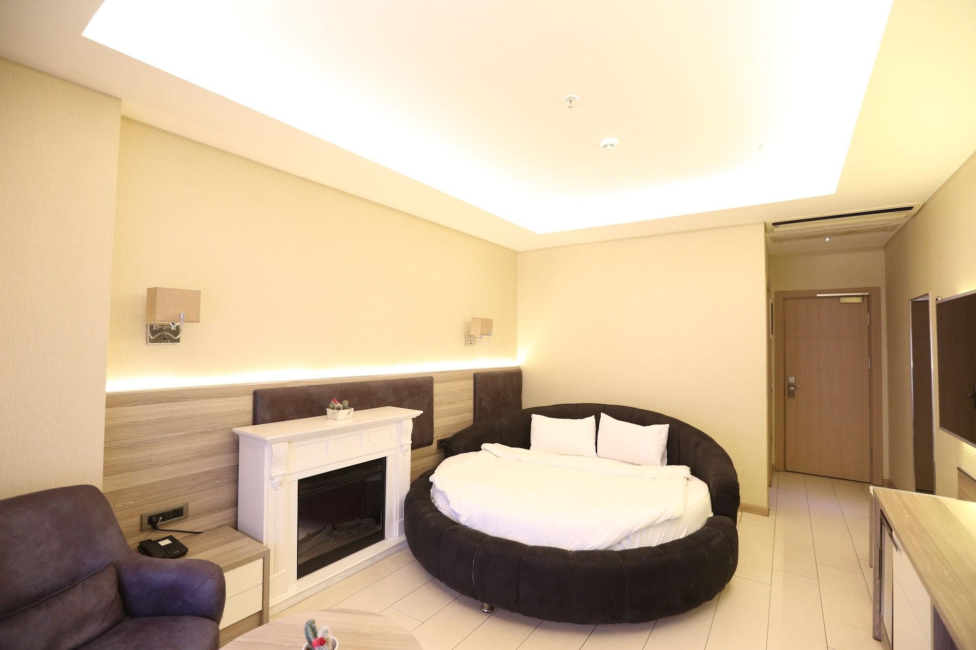Random Suit Otel Istanbul Exterior photo
